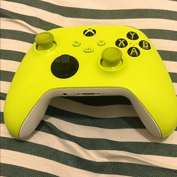 Vibrant Yellow Wireless Gaming Controller - Picture 1 of 4